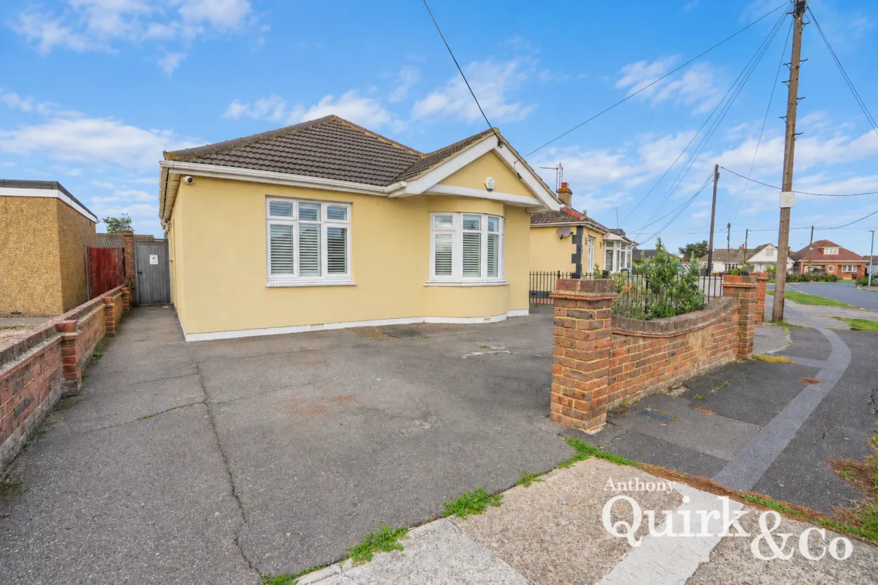 2 bed house for sale, The Driveway, Canvey Island, SS8