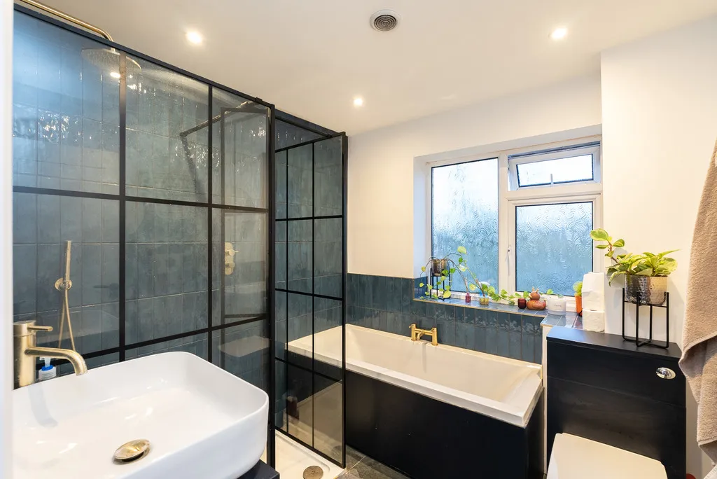 Furlong Road, Westcott, RH4, photo 8
