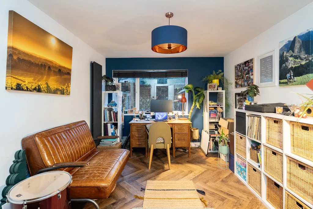 Furlong Road, Westcott, RH4, photo 5