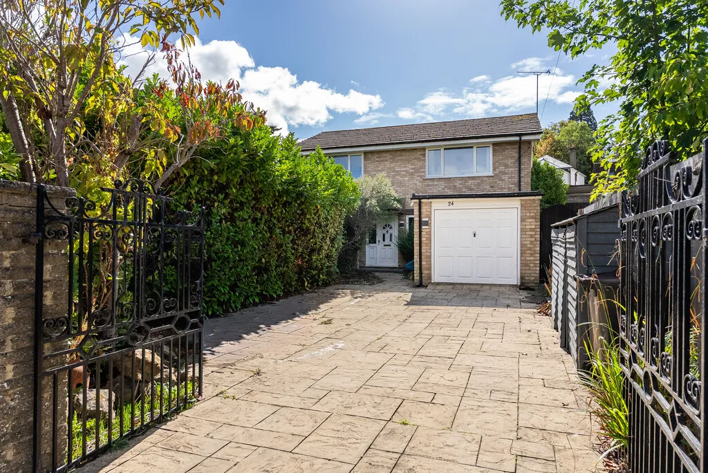 4 bed house for sale, Furlong Road, Westcott, RH4