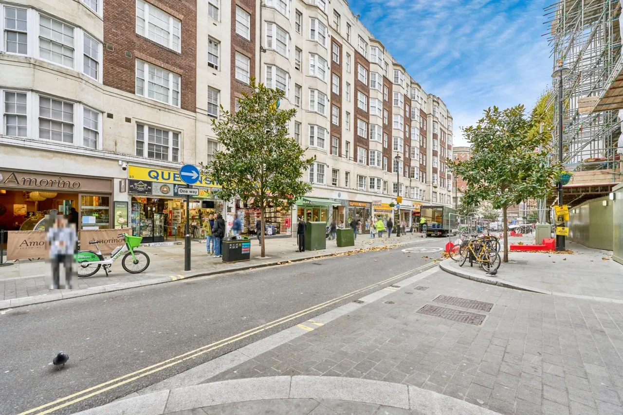 3 bed flat for sale, Queensway, London, W2
