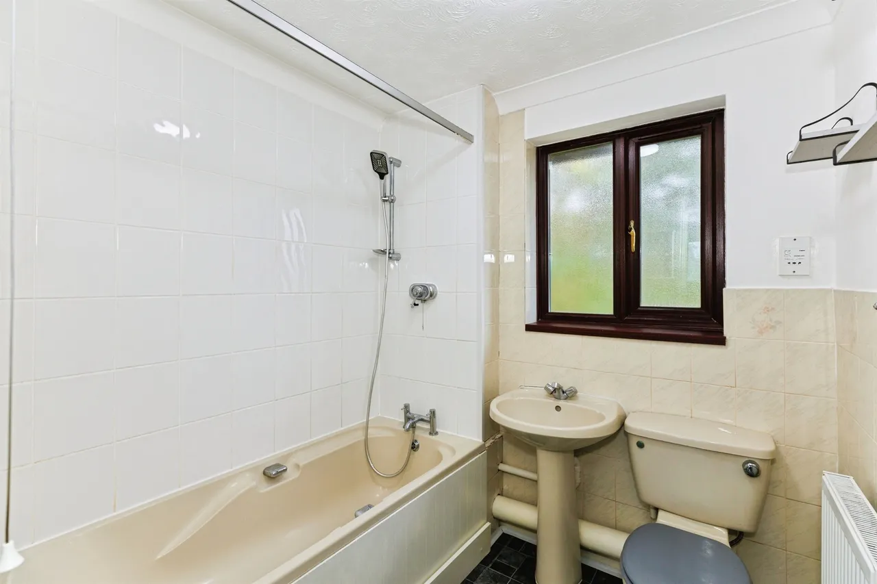 Juniper Close, Towcester, NN12, photo 17