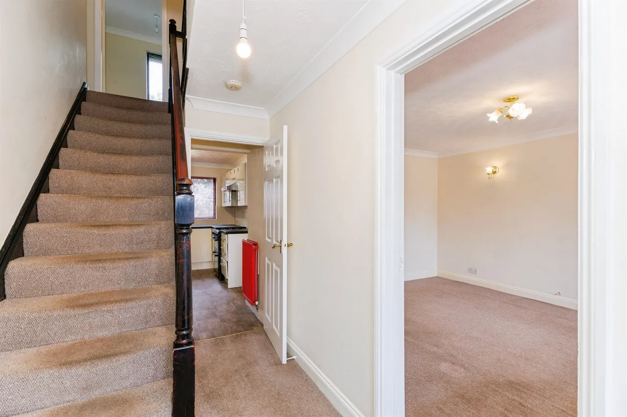 Juniper Close, Towcester, NN12, photo 2