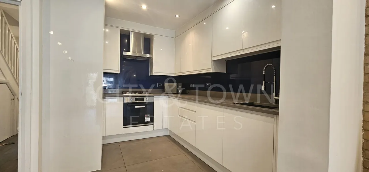 Landseer Avenue, Manor Park, E12, photo 4