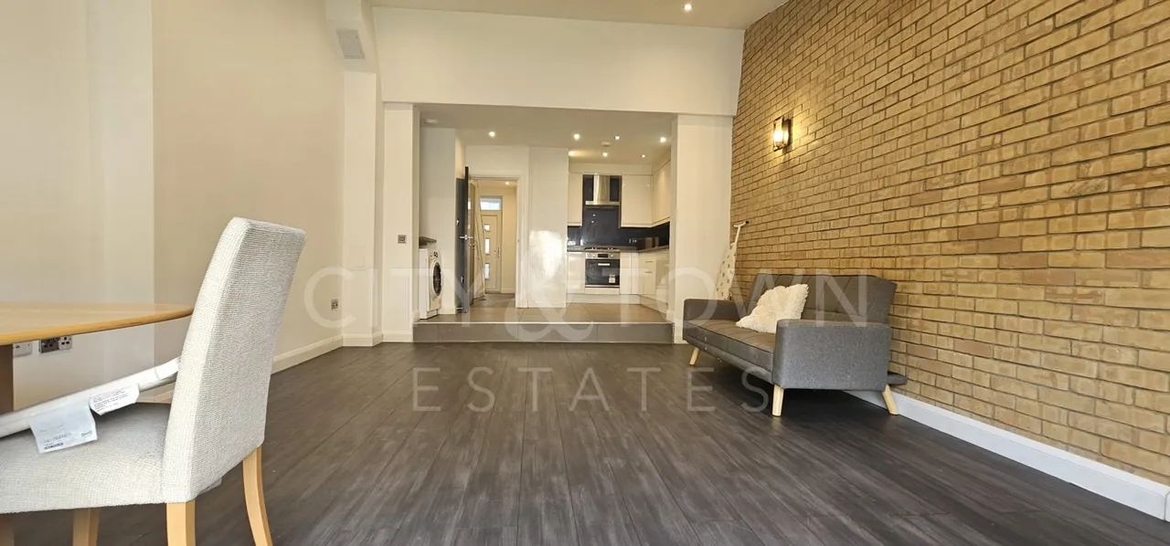 4 bed house to rent — Landseer Avenue, Manor Park, E12
