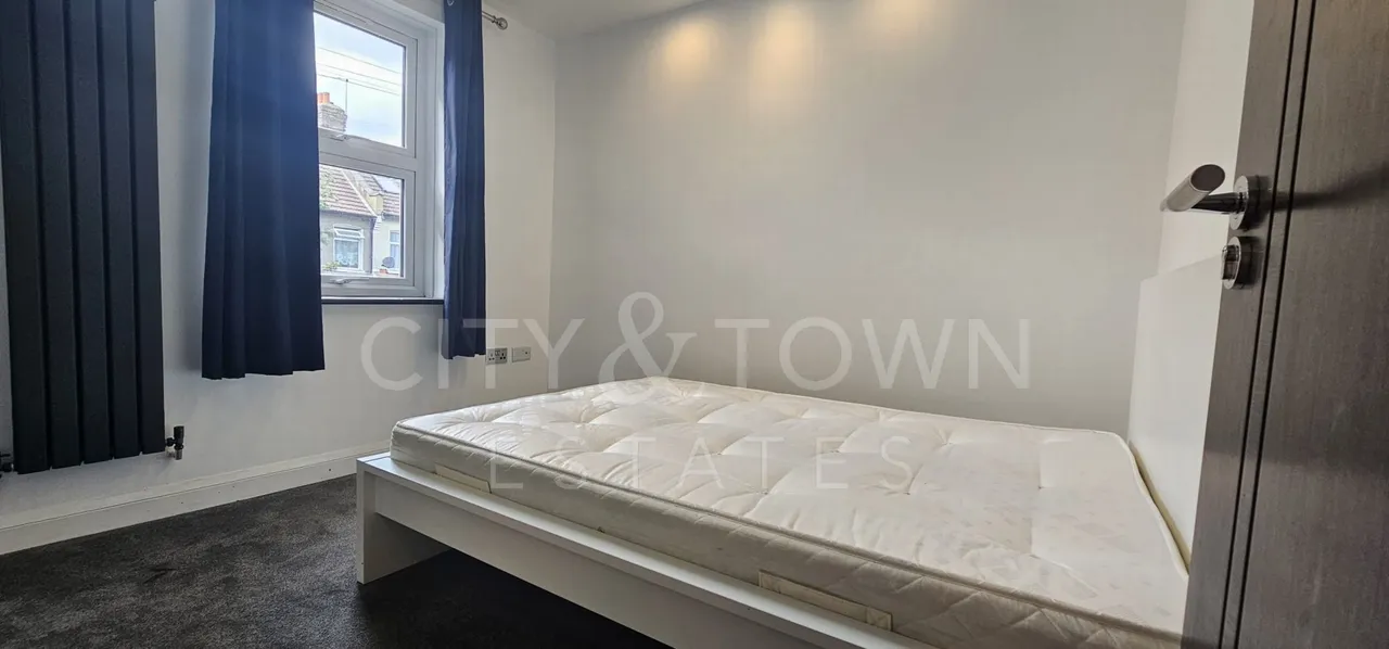 Landseer Avenue, Manor Park, E12, photo 6