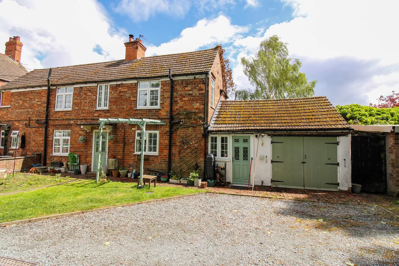 2 bed house for sale, Westgate, Kexby, DN21