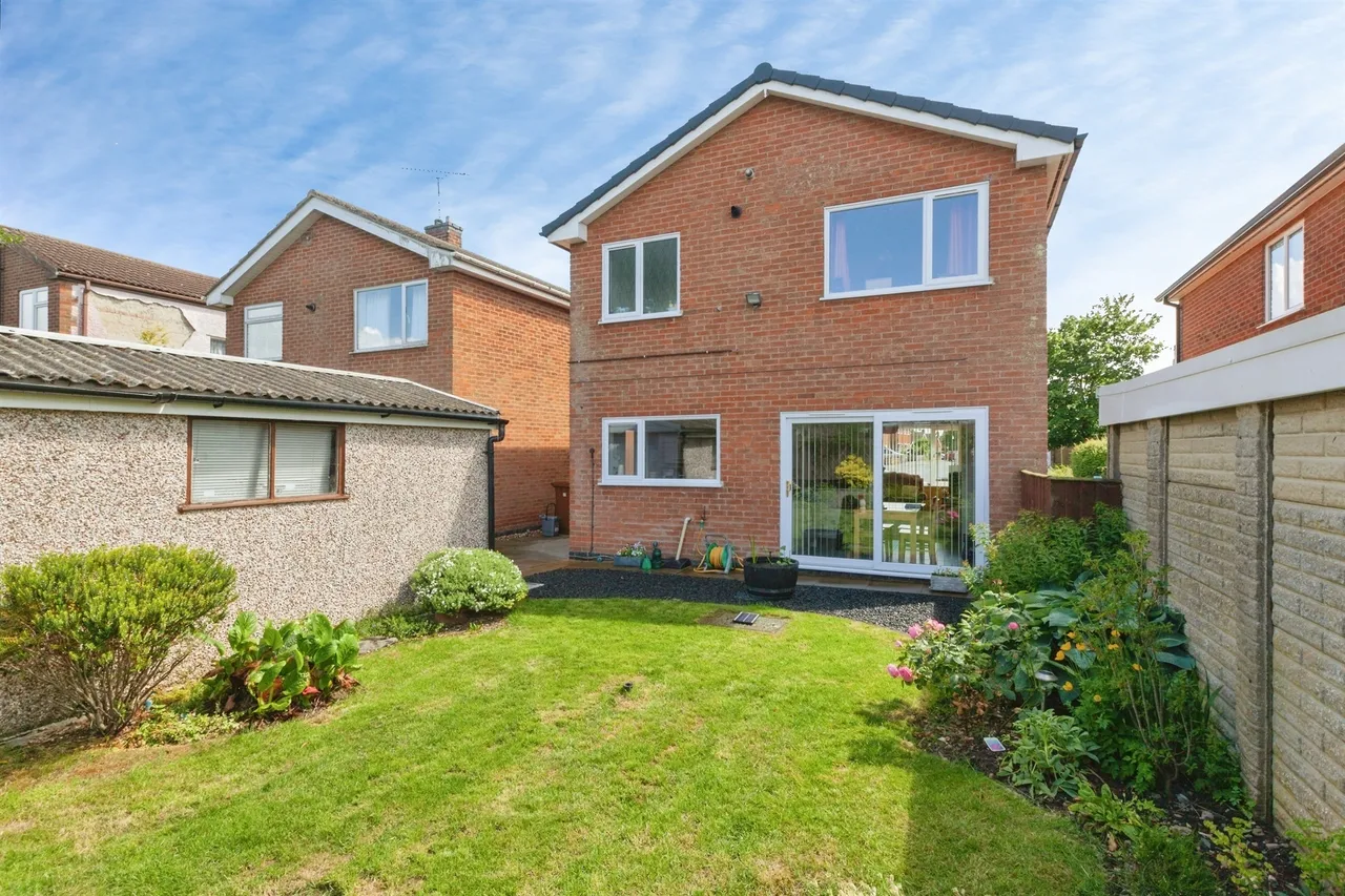 3 bed house for sale — Main Street, Newbold Verdon, Leicester