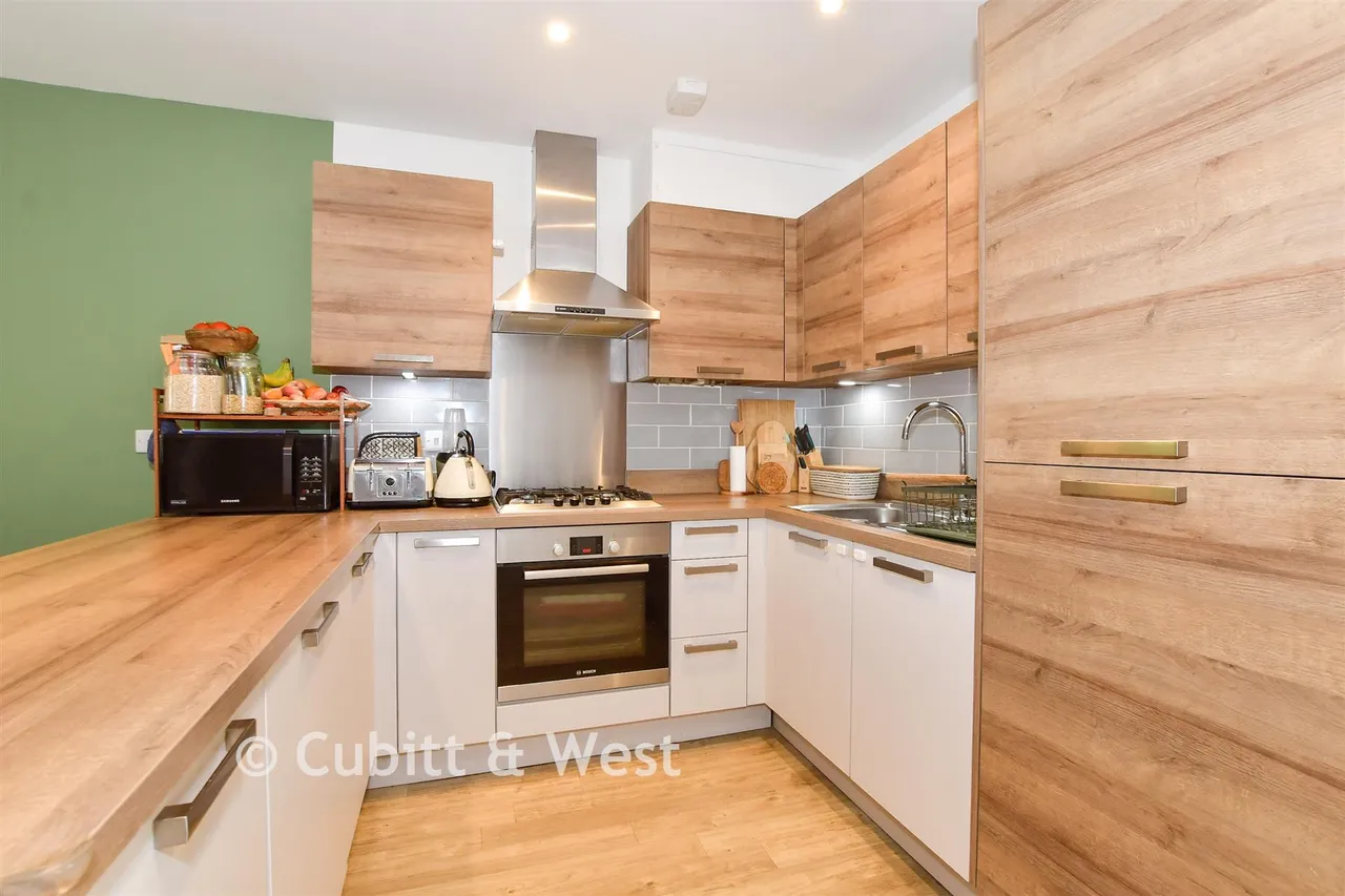 Bartram Close, Pulborough, RH20, photo 3