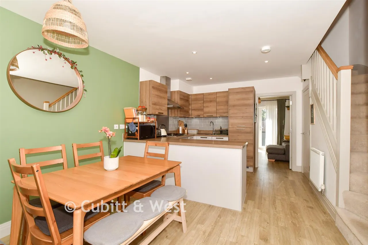 Bartram Close, Pulborough, RH20, photo 2