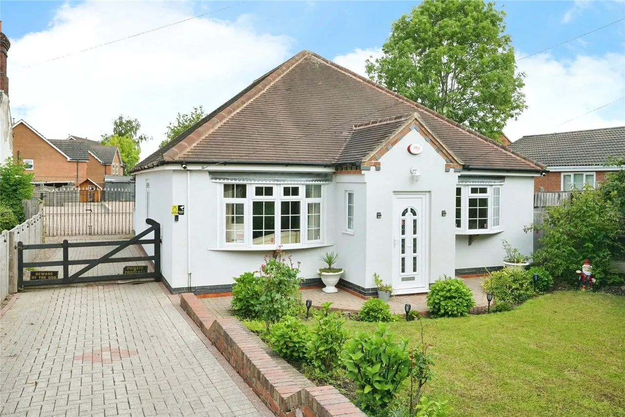 3 bed house for sale, Ashby Road, Woodville, DE11