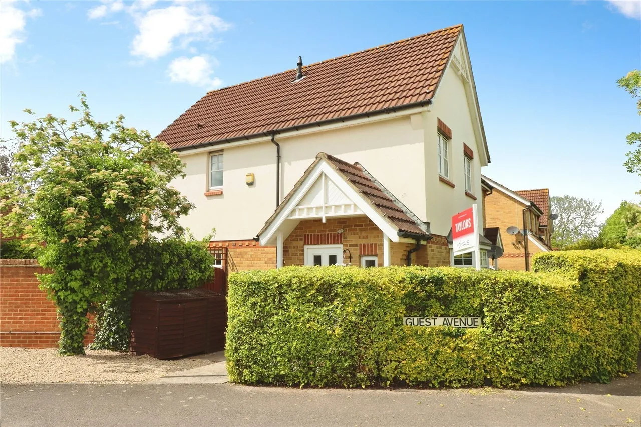 3 bed house for sale — Guest Avenue, Emersons Green, Bristol, BS16