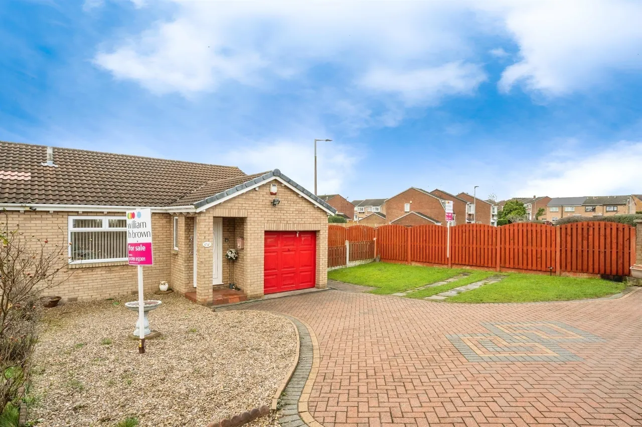 3 bed house for sale — Frobisher Grove, Maltby, Rotherham