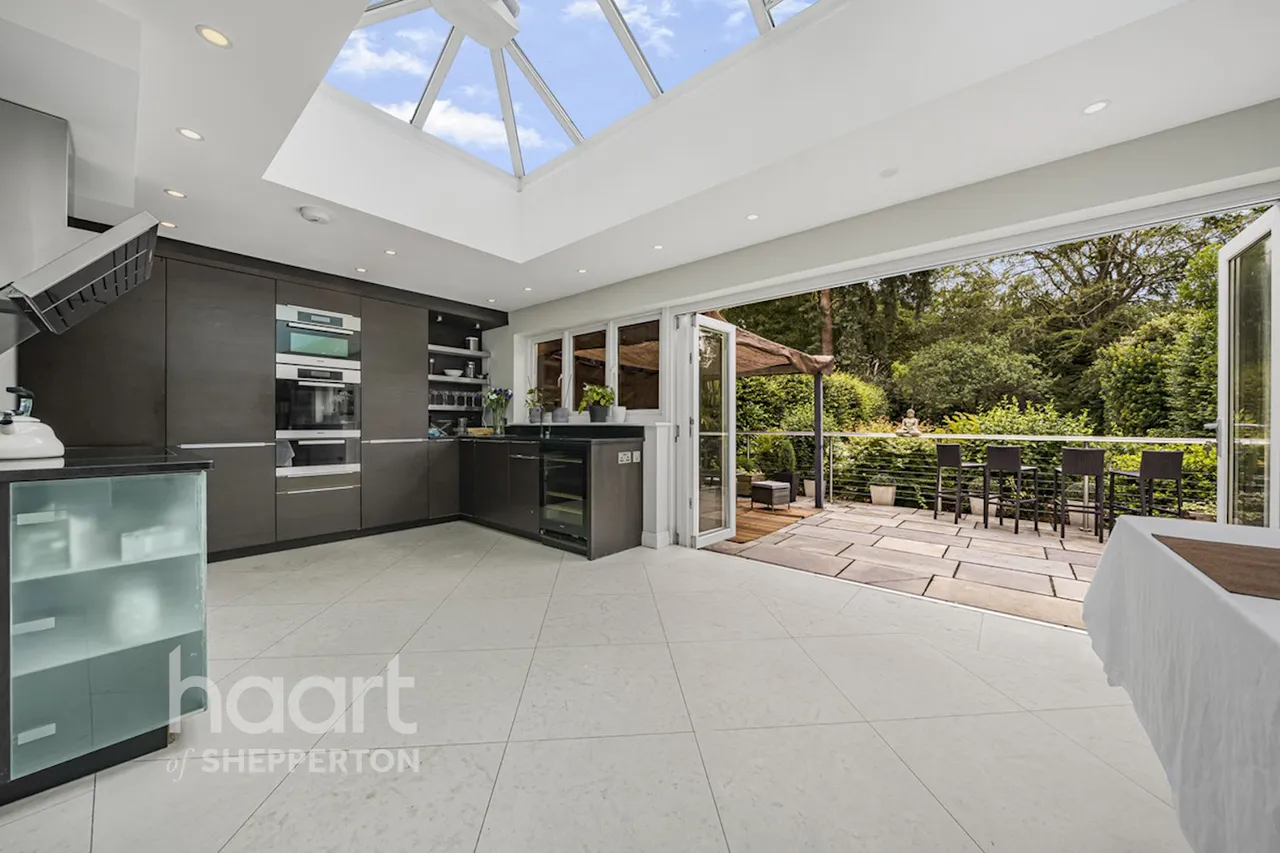 Sandhills Lane, Virginia Water, GU25, photo 6