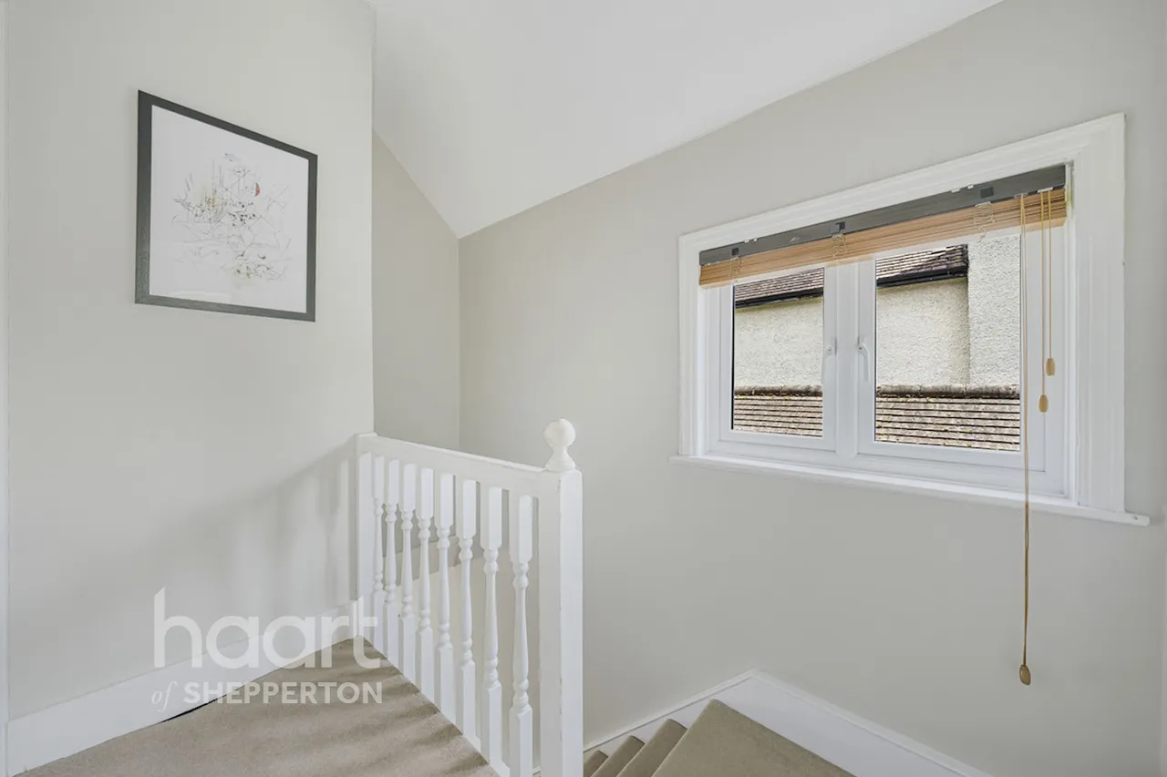 Sandhills Lane, Virginia Water, GU25, photo 13