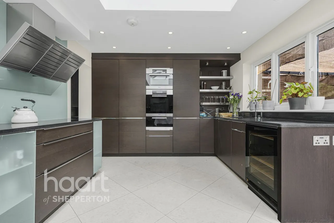 Sandhills Lane, Virginia Water, GU25, photo 12