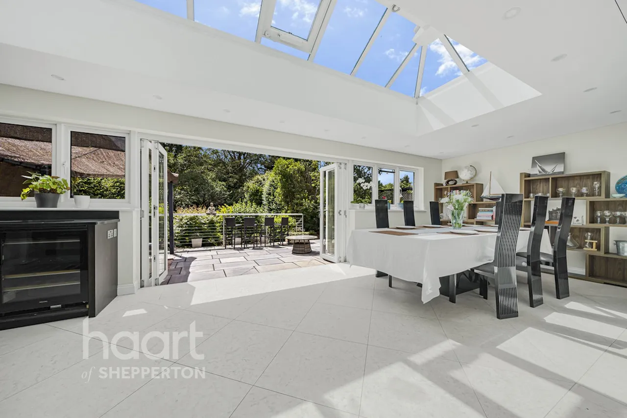 Sandhills Lane, Virginia Water, GU25, photo 11