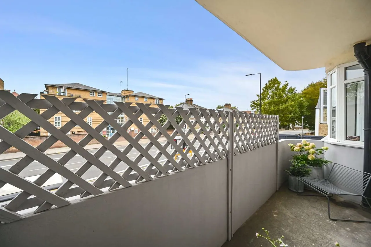Goldhawk Road, London, W12, photo 8