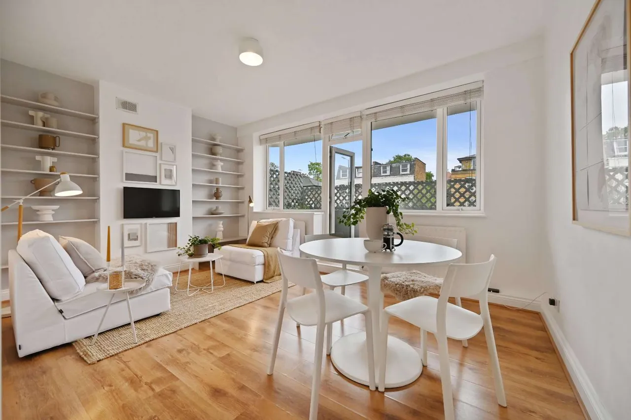 2 bed flat to rent, Goldhawk Road, London, W12