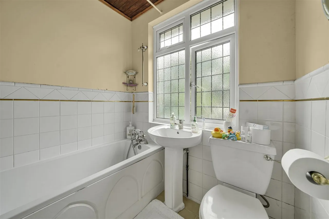 Cavendish Gardens, Chadwell Heath, RM6, photo 11