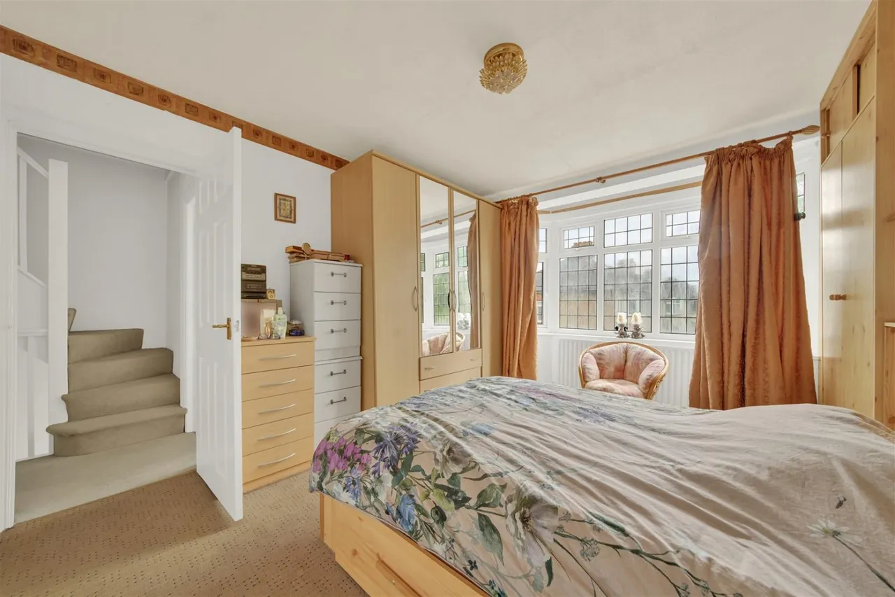Cavendish Gardens, Chadwell Heath, RM6, photo 16