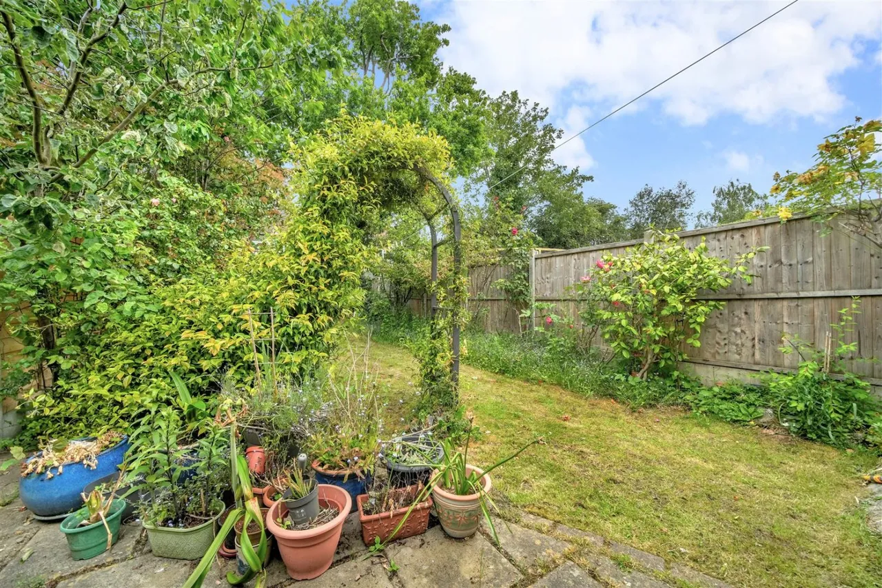 Cavendish Gardens, Chadwell Heath, RM6, photo 22