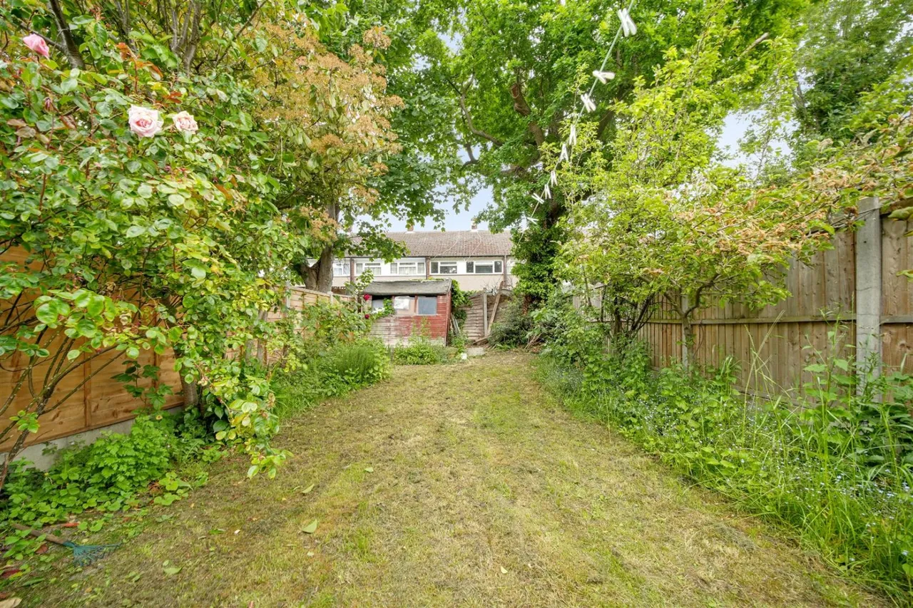 Cavendish Gardens, Chadwell Heath, RM6, photo 23