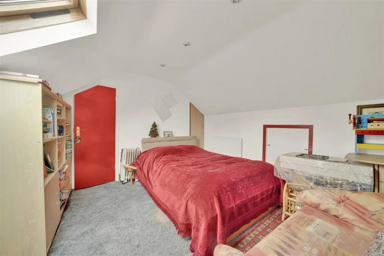 Cavendish Gardens, Chadwell Heath, RM6, photo 20