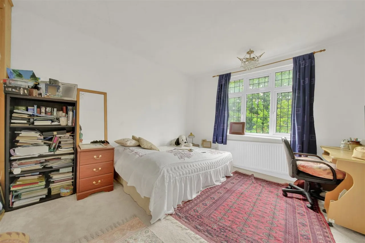 Cavendish Gardens, Chadwell Heath, RM6, photo 12