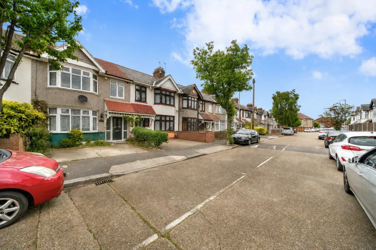 Cavendish Gardens, Chadwell Heath, RM6, photo 27