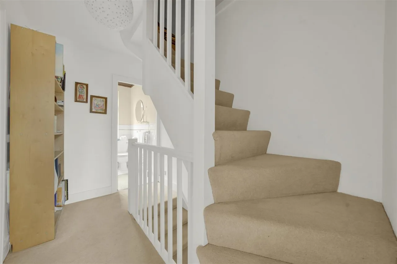 Cavendish Gardens, Chadwell Heath, RM6, photo 21