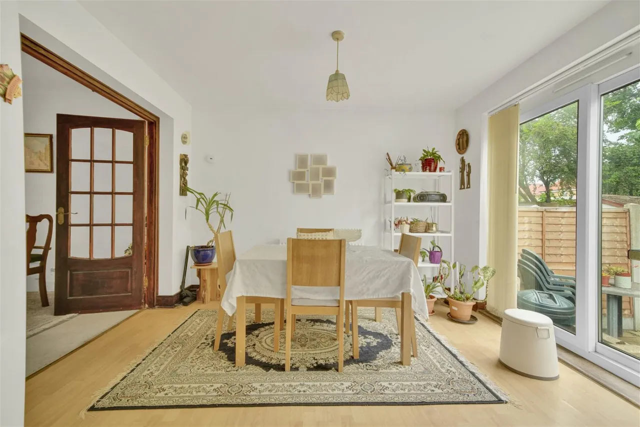 Cavendish Gardens, Chadwell Heath, RM6, photo 10