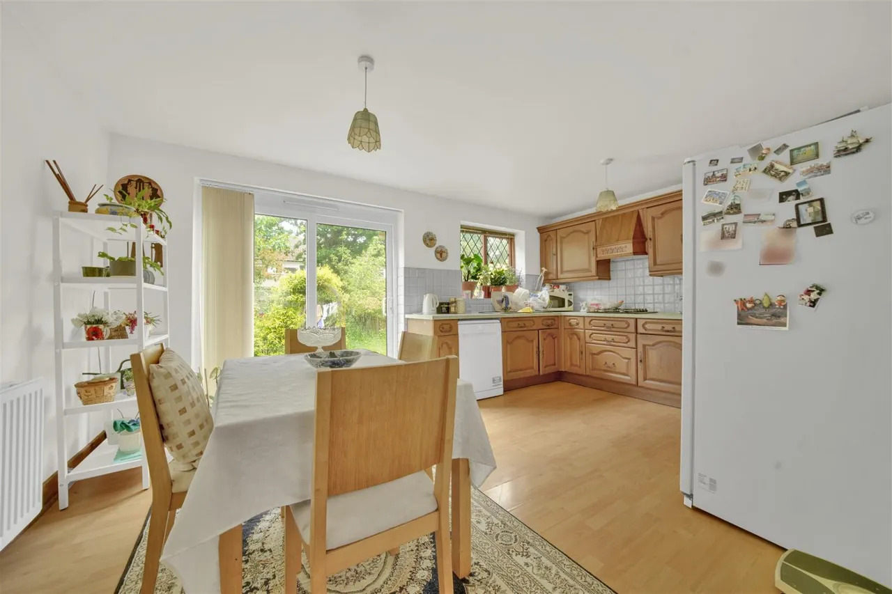 Cavendish Gardens, Chadwell Heath, RM6, photo 9