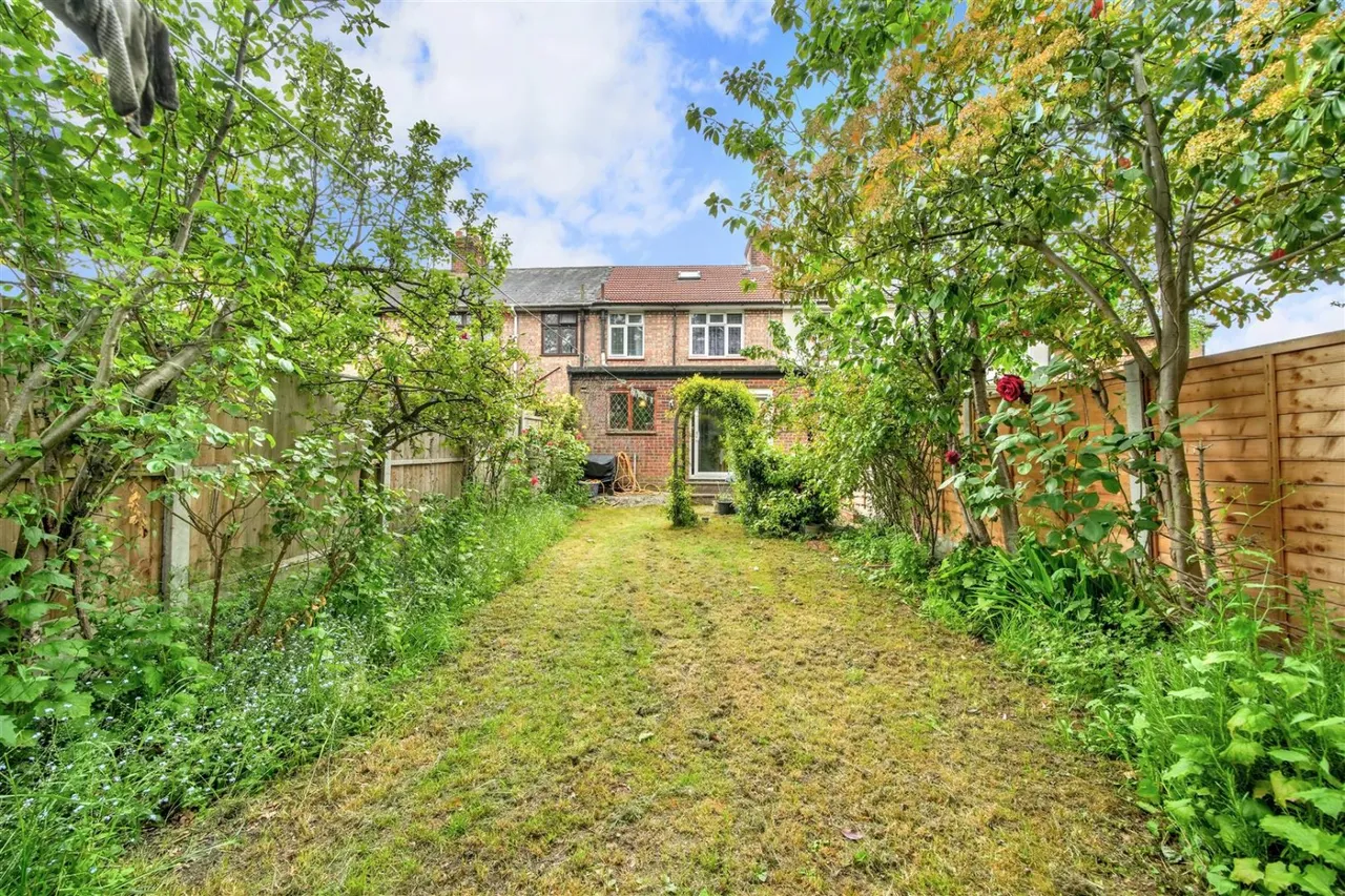 Cavendish Gardens, Chadwell Heath, RM6, photo 24