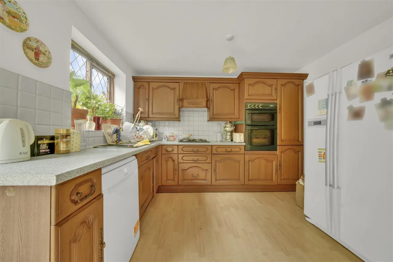 Cavendish Gardens, Chadwell Heath, RM6, photo 8