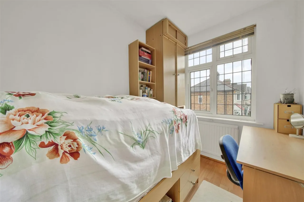 Cavendish Gardens, Chadwell Heath, RM6, photo 18