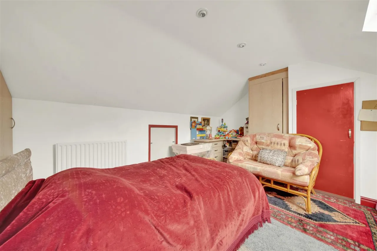 Cavendish Gardens, Chadwell Heath, RM6, photo 19