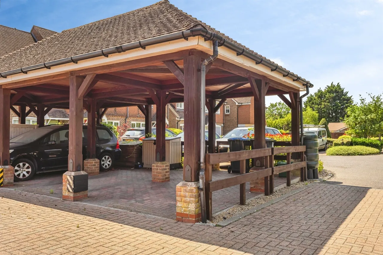 Osborn Close, Sayers Common, BN6, photo 15