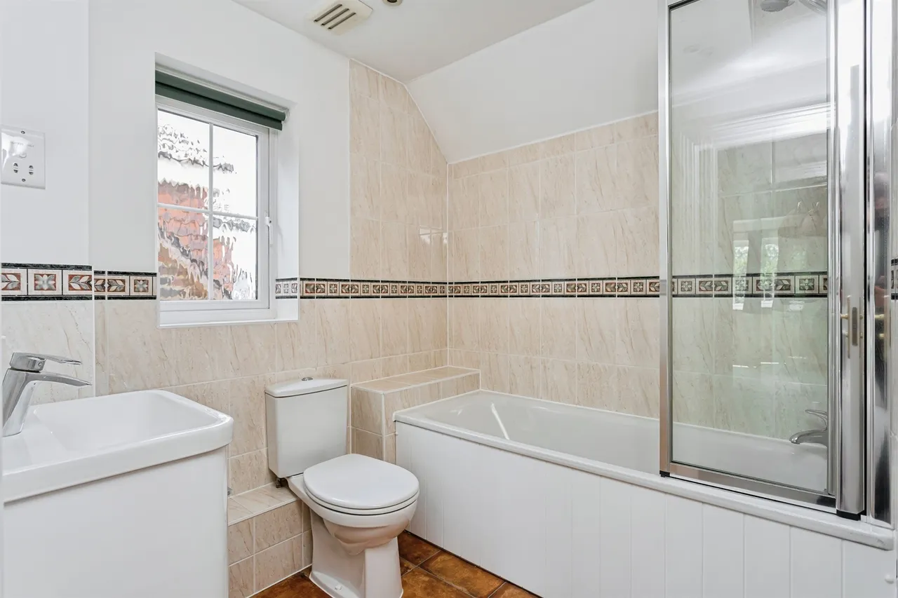 Osborn Close, Sayers Common, BN6, photo 11