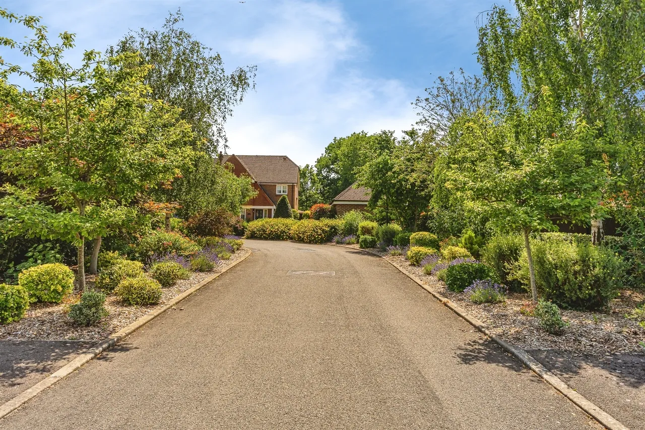 Osborn Close, Sayers Common, BN6, photo 17