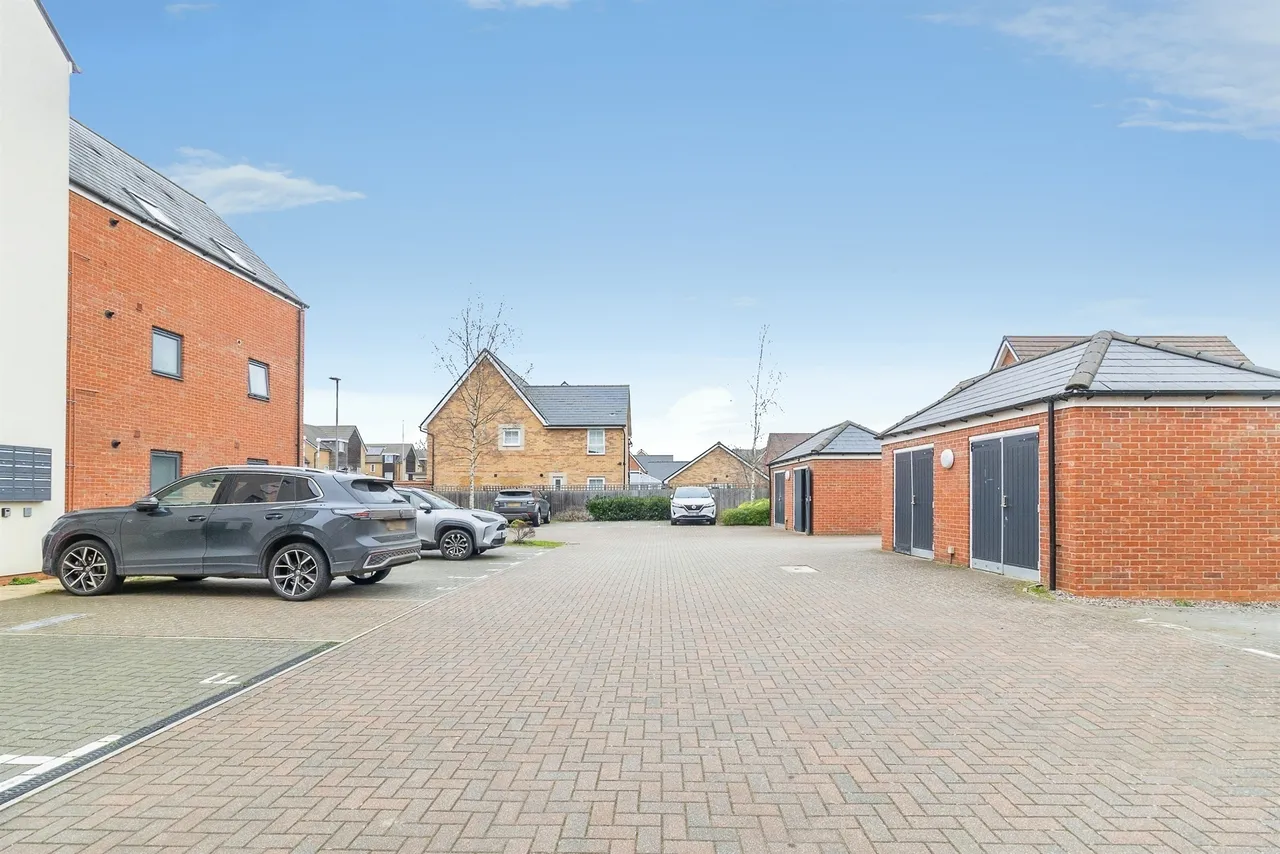 Countess Way, Brooklands, MK10, photo 15