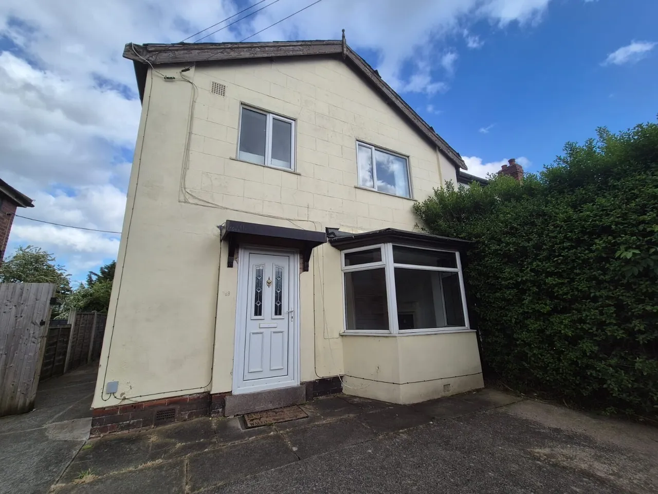 2 bed house for sale — Poole Crescent, Leeds