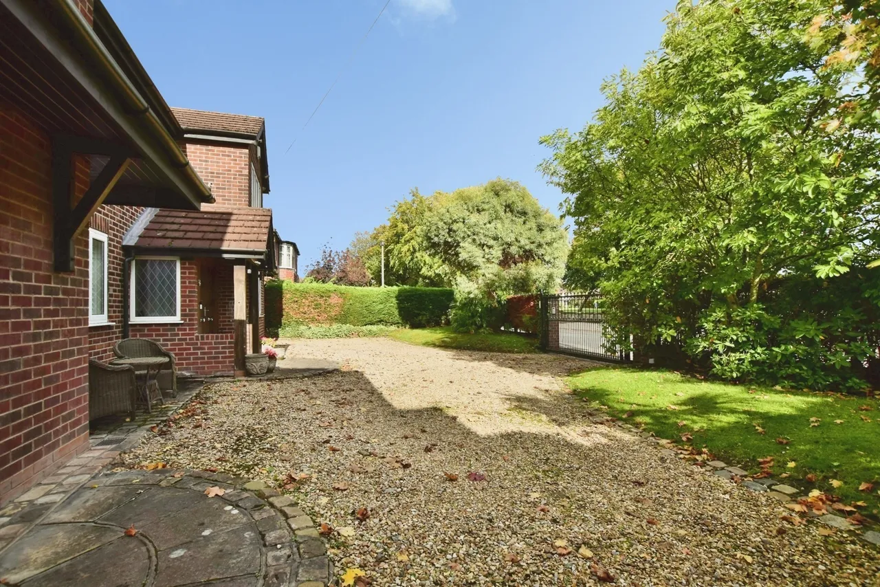 Moss Lane, Timperley, WA15, photo 28