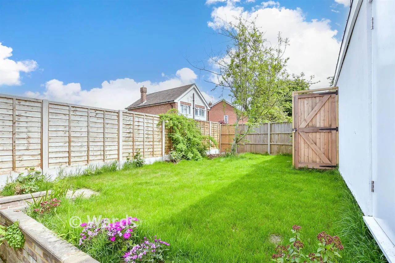 Neal Road, West Kingsdown, TN15, photo 2