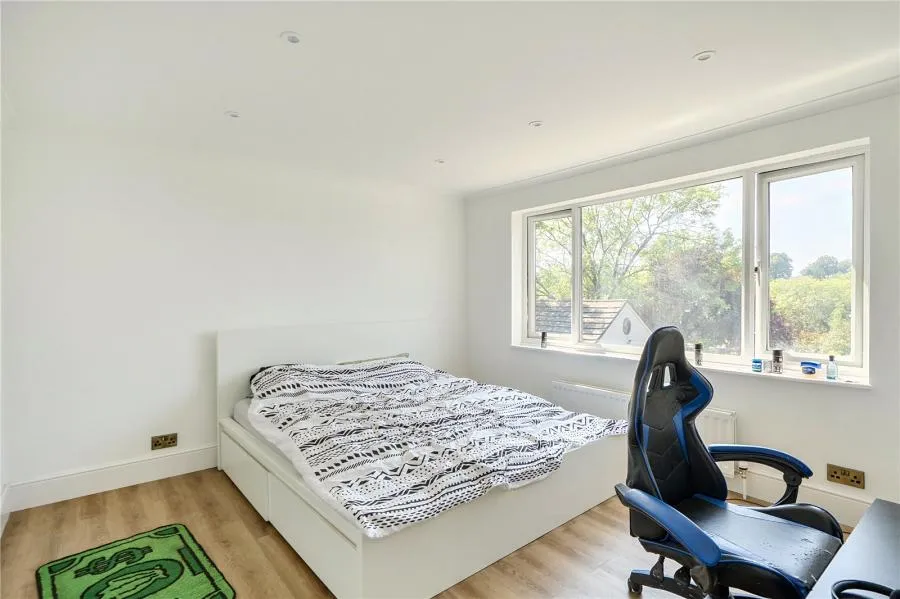 Frensham Way, Epsom, KT17, photo 17