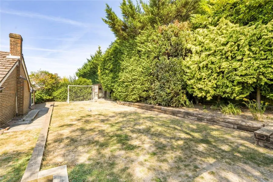 Frensham Way, Epsom, KT17, photo 7