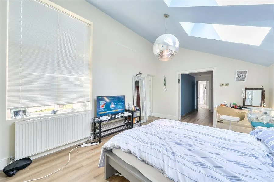 Frensham Way, Epsom, KT17, photo 8