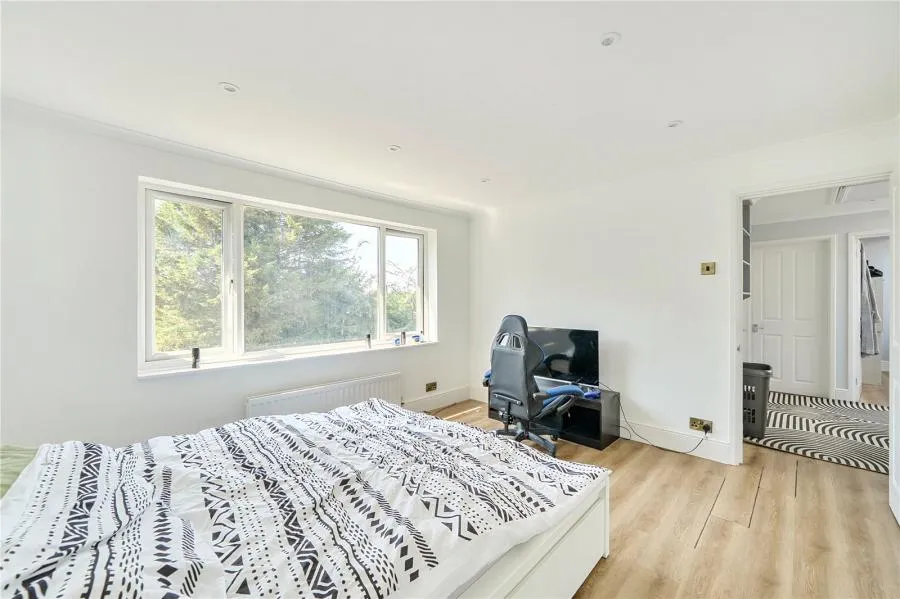 Frensham Way, Epsom, KT17, photo 9