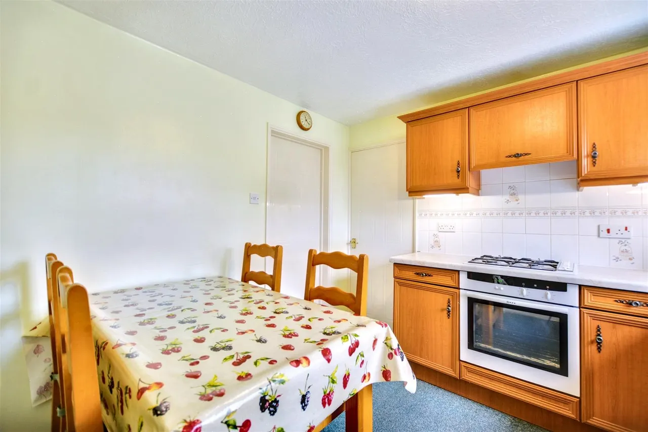 Holden Gardens, Stapleford, NG9, photo 9