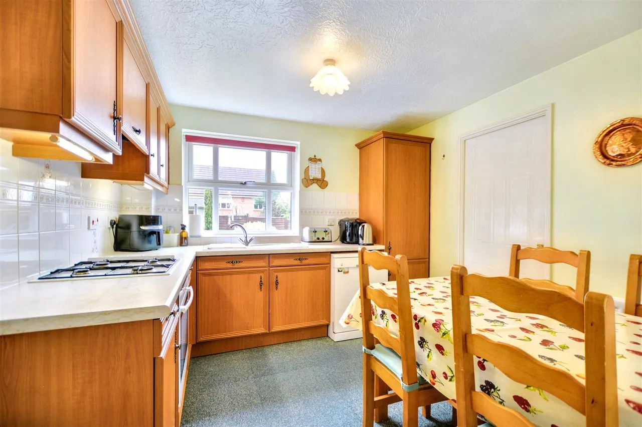 Holden Gardens, Stapleford, NG9, photo 3